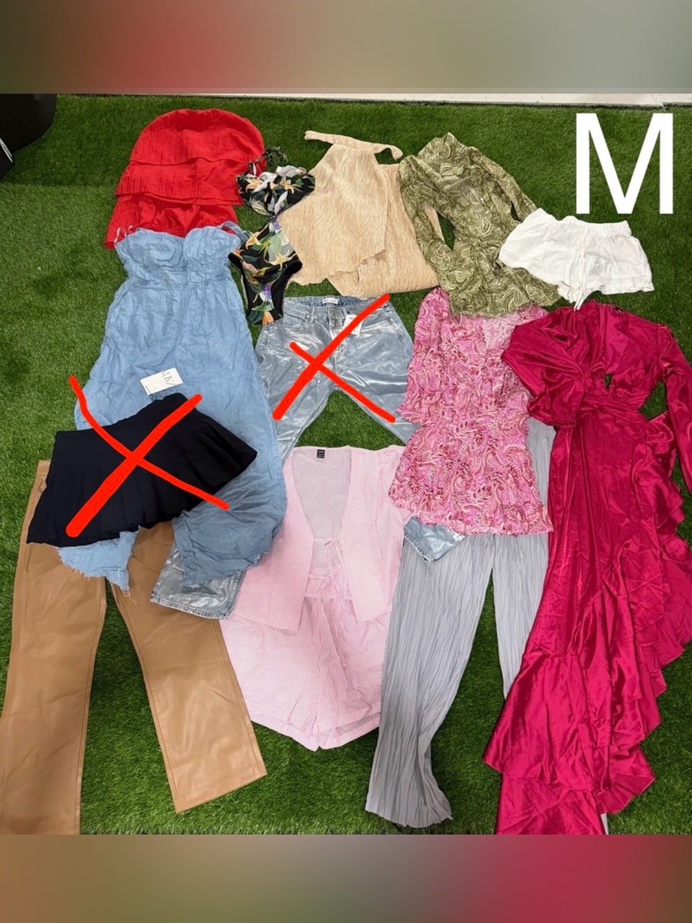 Women’s Medium Surprise Clothing Bag ✨ - Picture 3 of 3